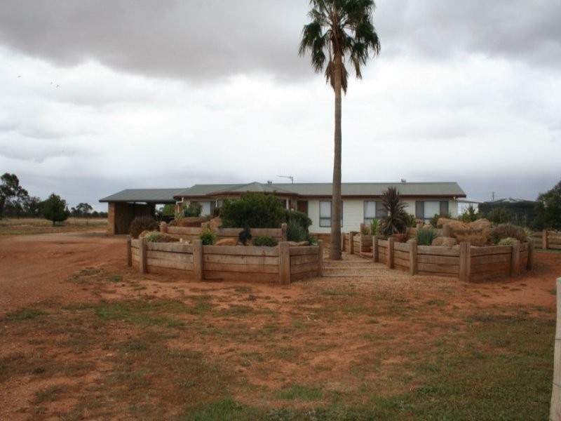 23 Airport Road, Condobolin NSW 2877