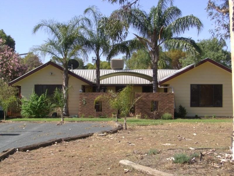 15 Orange Street, Condobolin NSW 2877