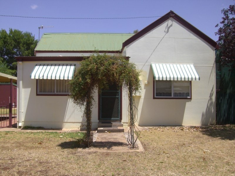 4 Hay Street, Condobolin NSW 2877