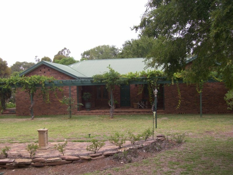 2 Graf Street, Condobolin NSW 2877