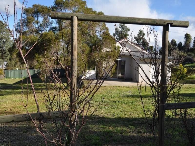 13 Cooper Street, Eugowra NSW 2806