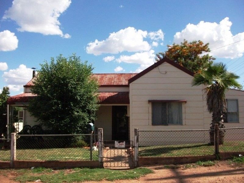 68 Orange Street, Condobolin NSW 2877