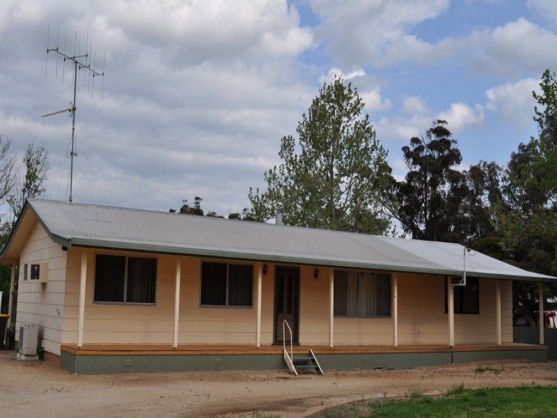 32 Aurora Street, Eugowra NSW 2806