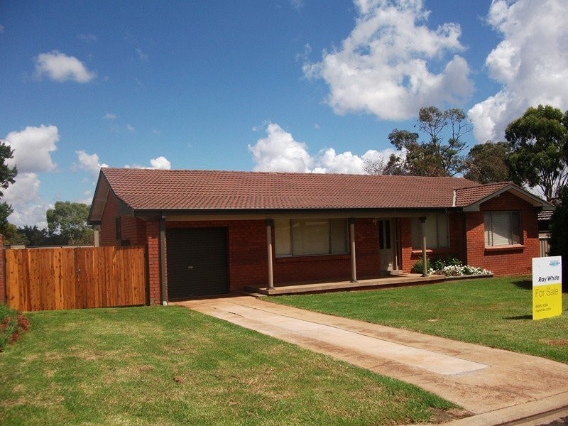 2 Adams Ave, Condobolin NSW 2877