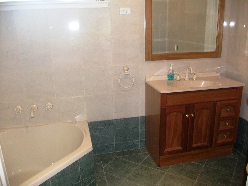 2 Adams Ave, Condobolin NSW 2877