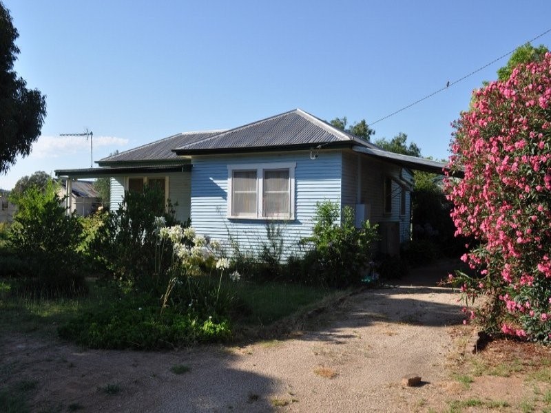 12 Oberon Street, Eugowra NSW 2806