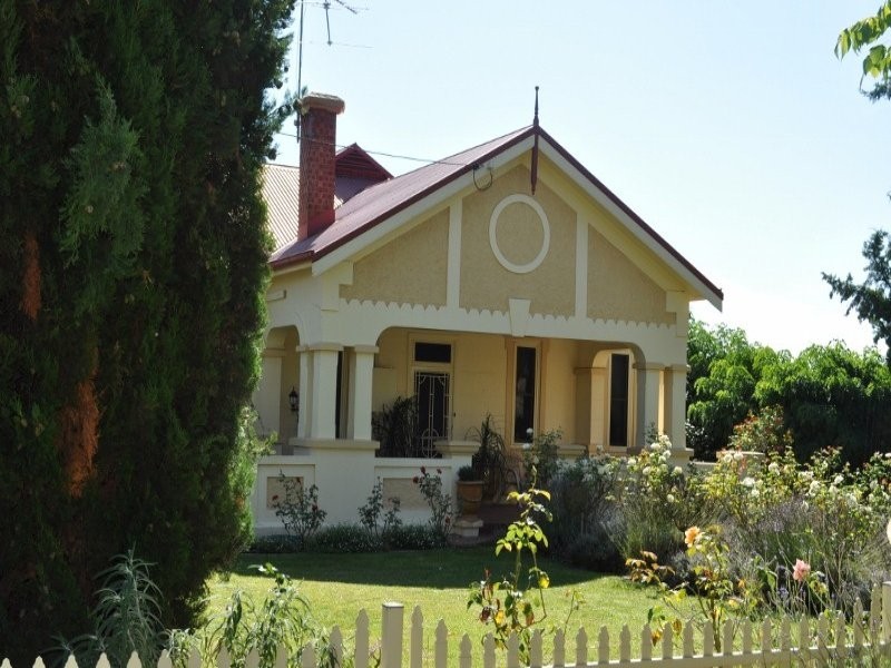 27 Pye Street, Eugowra NSW 2806