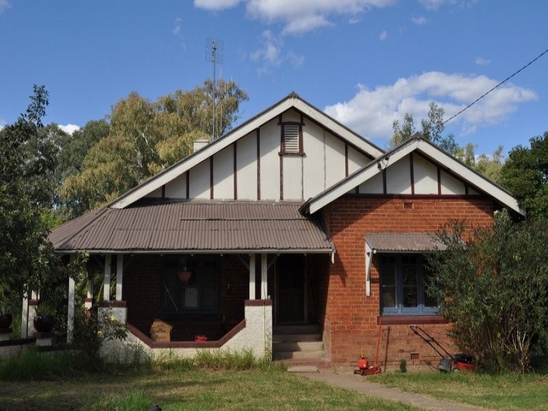 8 North Street, Eugowra NSW 2806