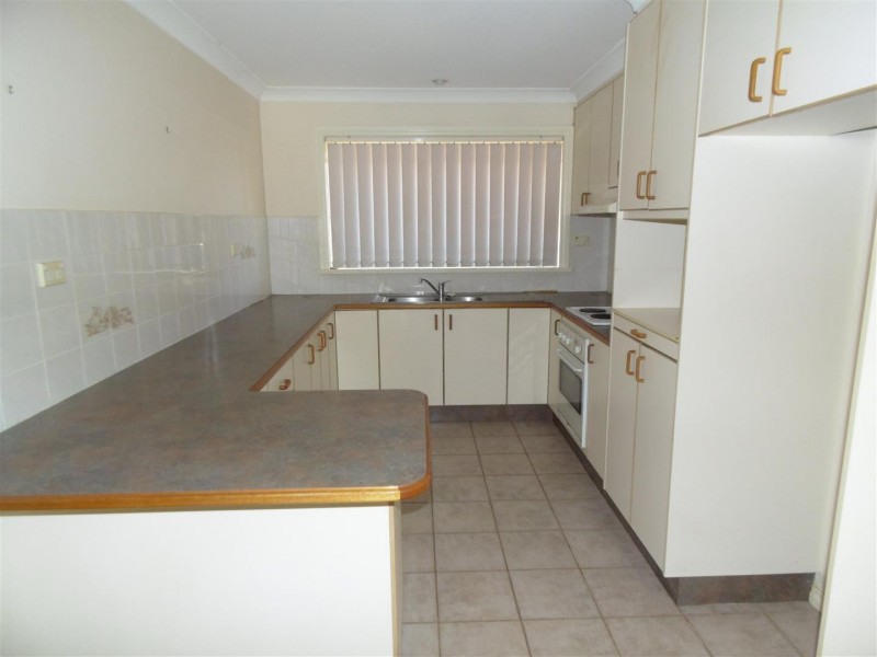 8B Thomas Tom Crescent, Parkes NSW 2870