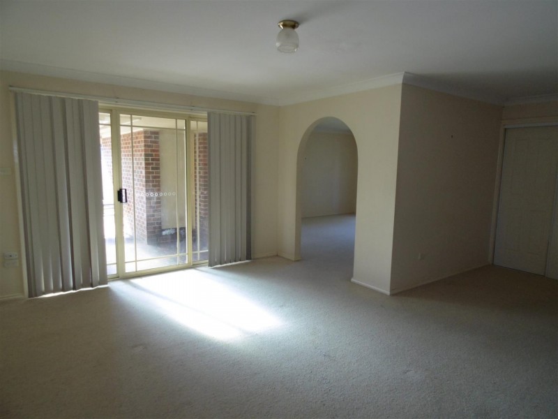 8B Thomas Tom Crescent, Parkes NSW 2870