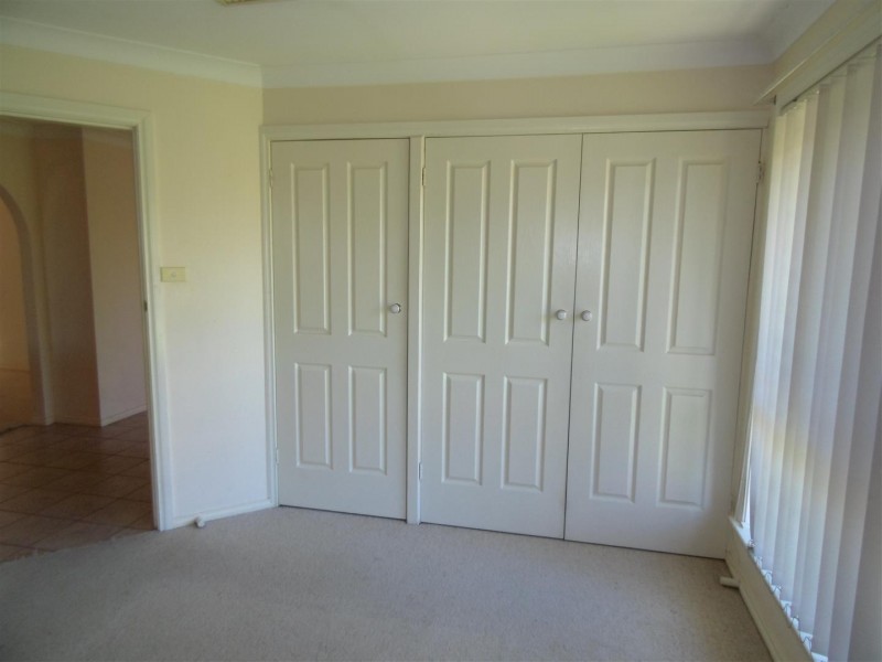 8B Thomas Tom Crescent, Parkes NSW 2870