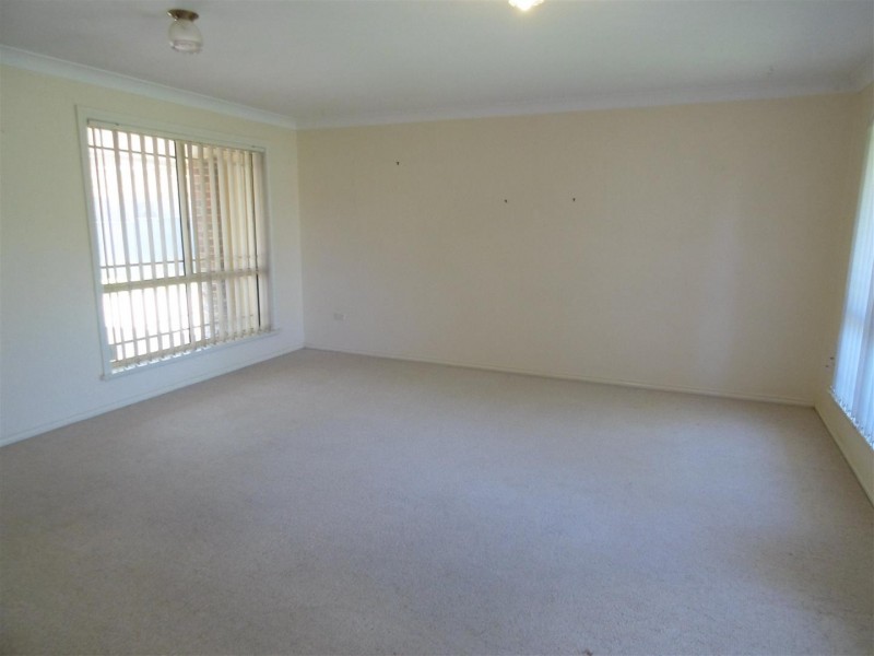 8B Thomas Tom Crescent, Parkes NSW 2870