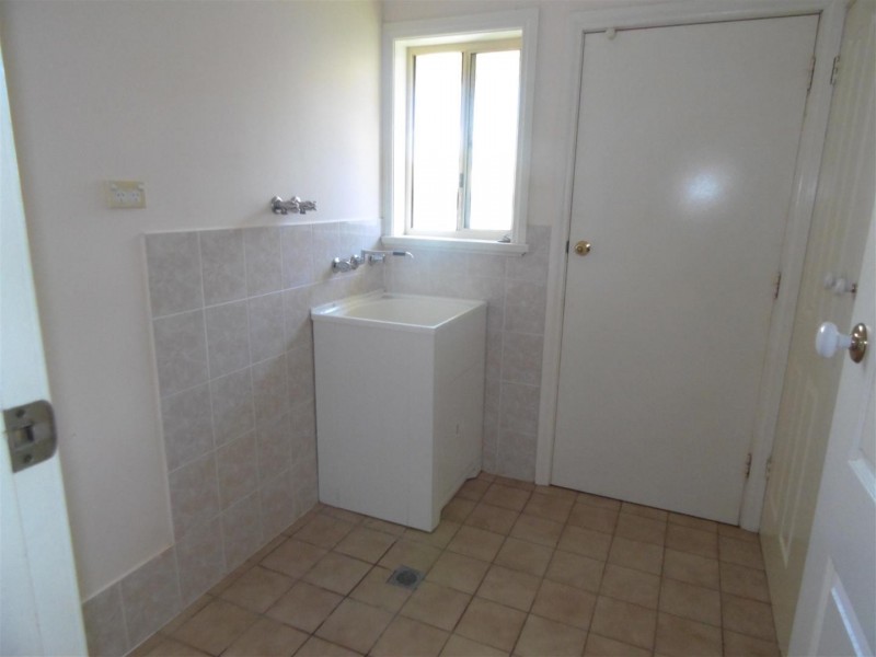 8B Thomas Tom Crescent, Parkes NSW 2870