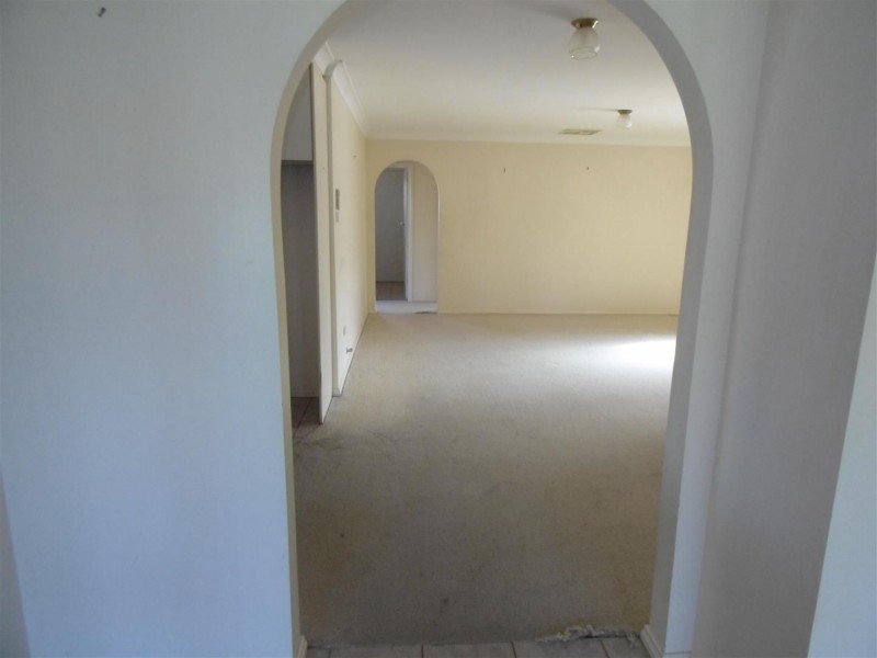 8B Thomas Tom Crescent, Parkes NSW 2870