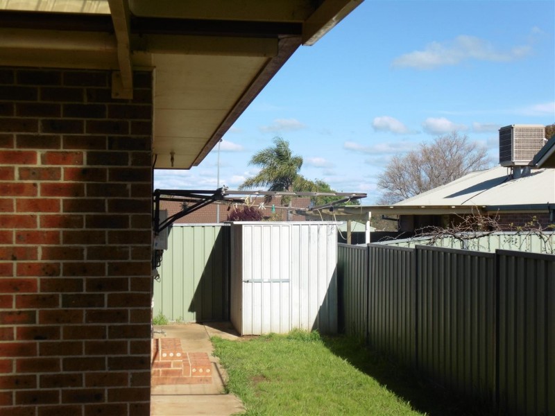 8B Thomas Tom Crescent, Parkes NSW 2870