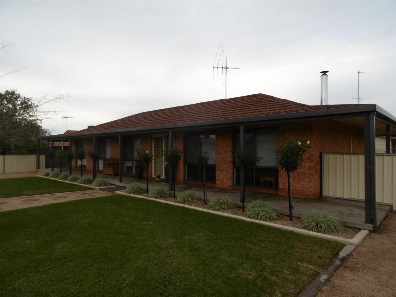 2 Friendship Place, Parkes NSW 2870
