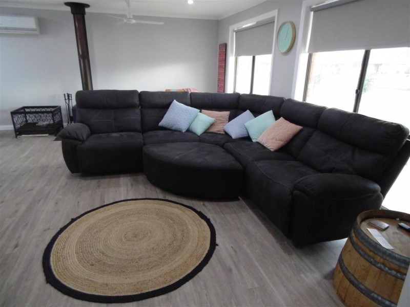 2 Friendship Place, Parkes NSW 2870
