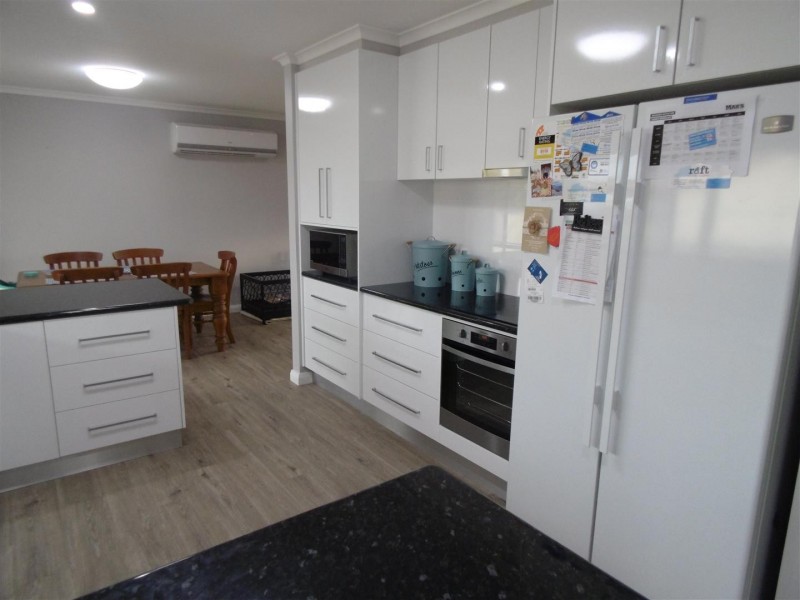 2 Friendship Place, Parkes NSW 2870