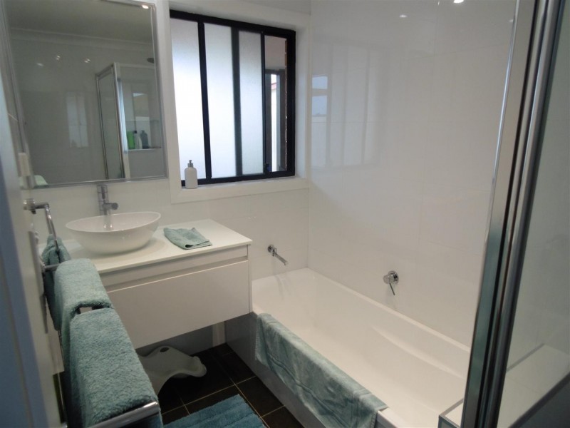 2 Friendship Place, Parkes NSW 2870