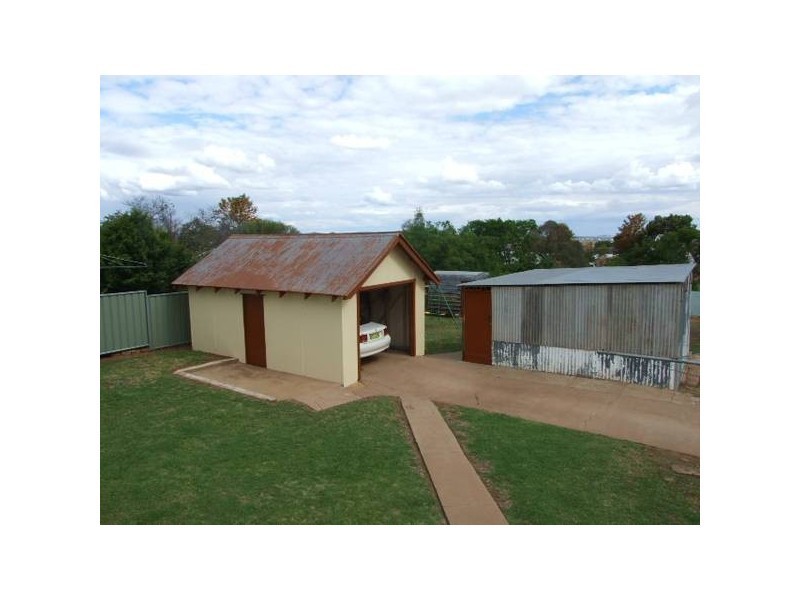 19 Reid, Parkes NSW 2870