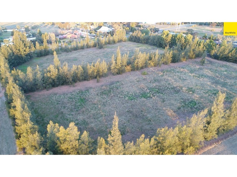 25 Parkes Road, Forbes NSW 2871