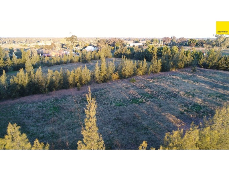 25 Parkes Road, Forbes NSW 2871