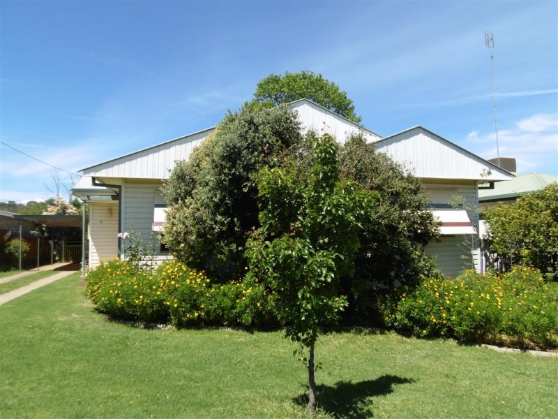3 Waratah Place, Parkes NSW 2870
