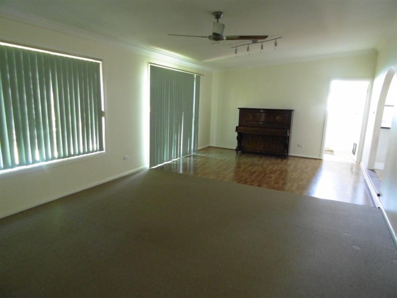 3 Waratah Place, Parkes NSW 2870