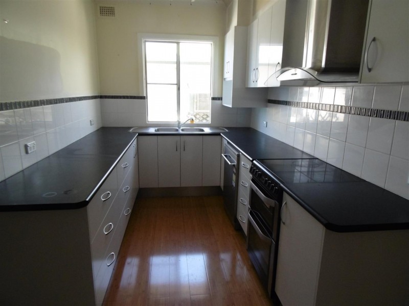 3 Waratah Place, Parkes NSW 2870