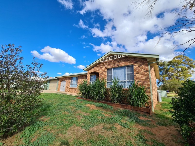 3 George Field Drive, Parkes NSW 2870