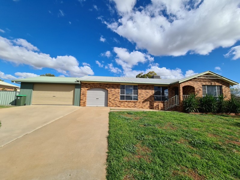 3 George Field Drive, Parkes NSW 2870