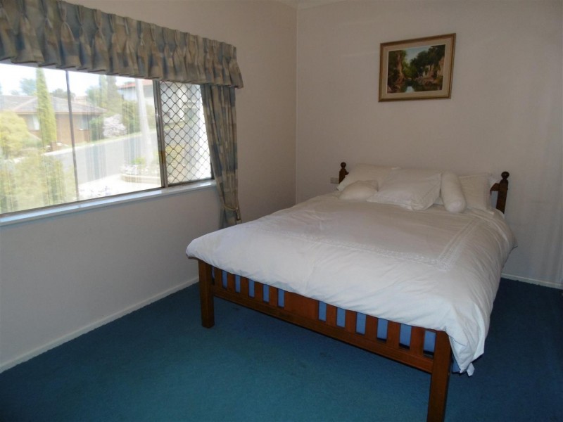 2-4 Panorama Crescent, Parkes NSW 2870