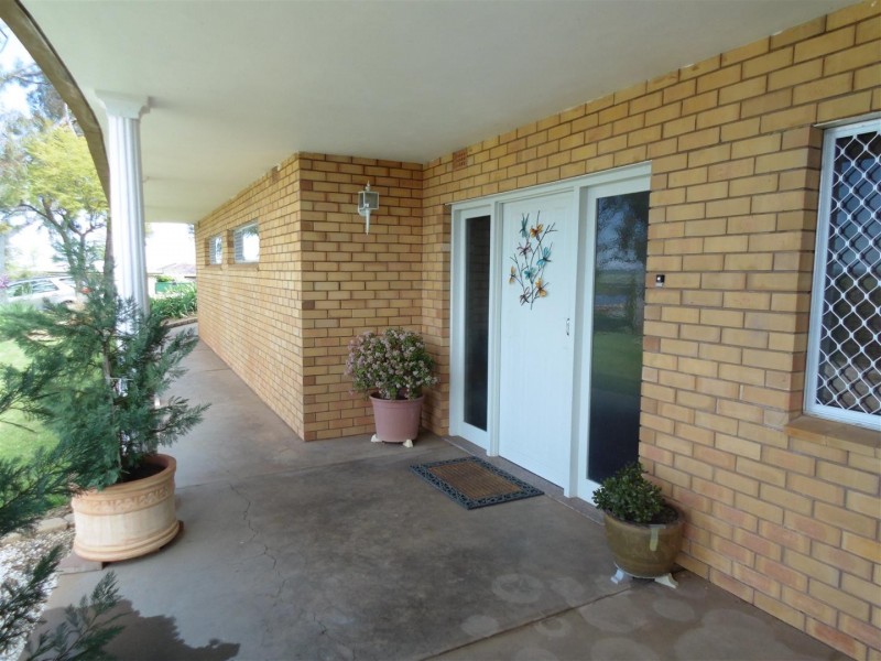 2-4 Panorama Crescent, Parkes NSW 2870