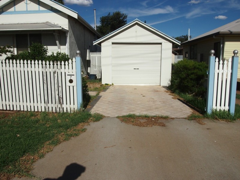 7 Bogan Street, Parkes NSW 2870