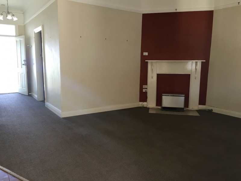 7 Bogan Street, Parkes NSW 2870