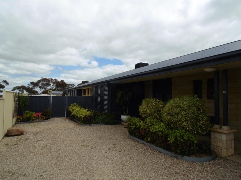 18 Vaucluse Place, Parkes NSW 2870