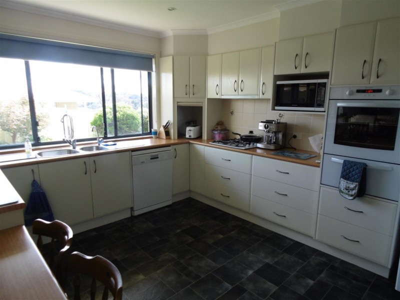 18 Vaucluse Place, Parkes NSW 2870