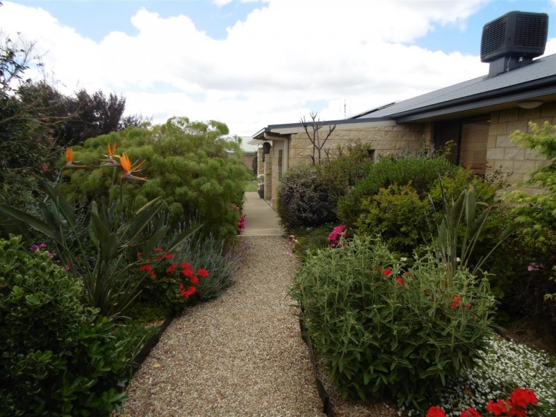 18 Vaucluse Place, Parkes NSW 2870