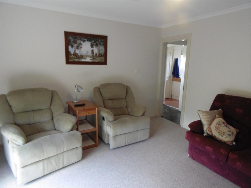 18 Vaucluse Place, Parkes NSW 2870