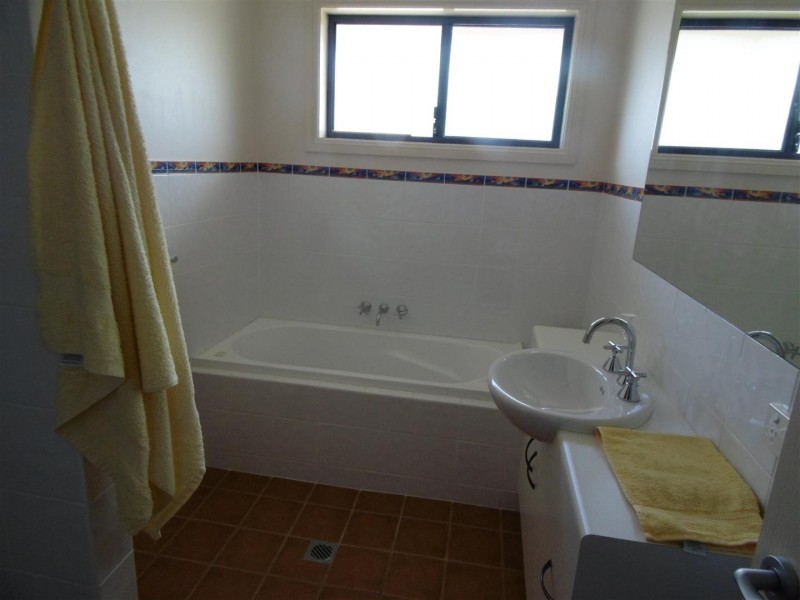 18 Vaucluse Place, Parkes NSW 2870