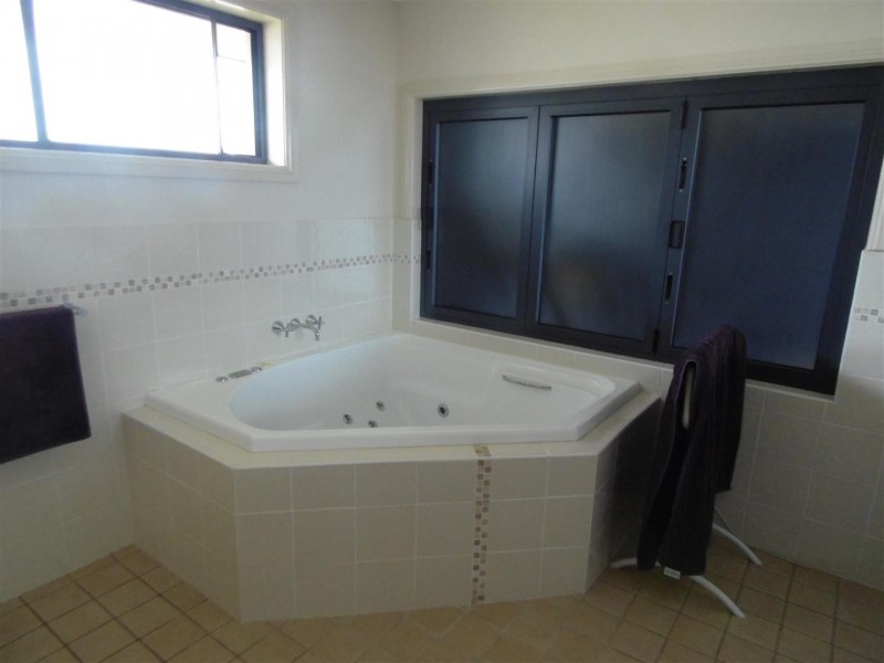 18 Vaucluse Place, Parkes NSW 2870