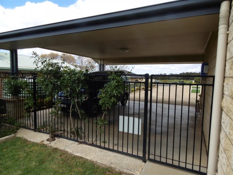 18 Vaucluse Place, Parkes NSW 2870