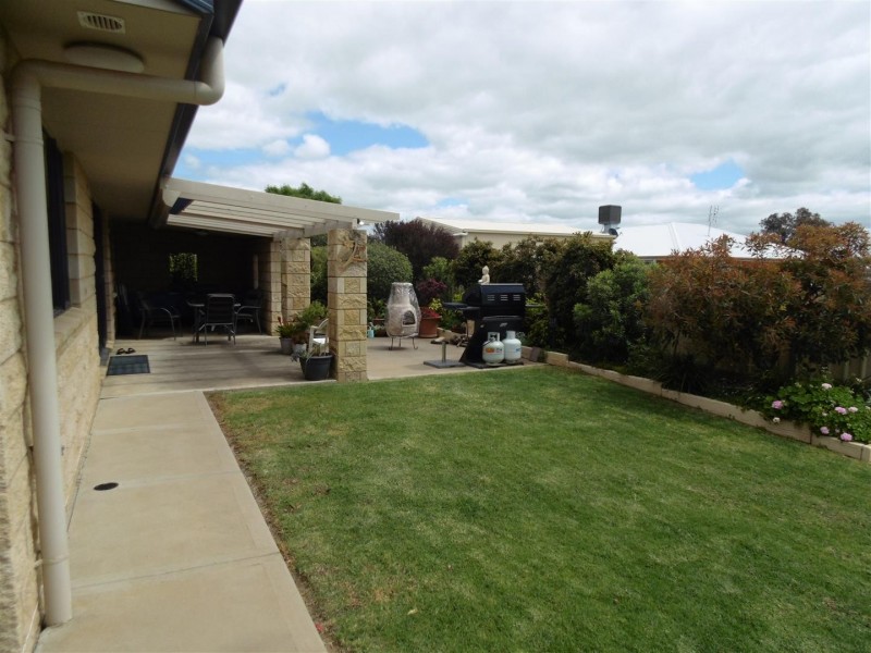 18 Vaucluse Place, Parkes NSW 2870