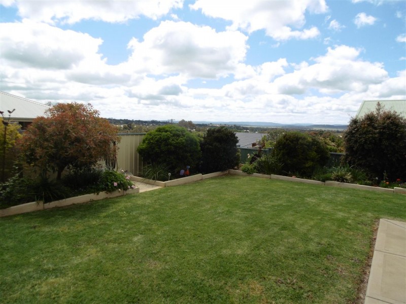 18 Vaucluse Place, Parkes NSW 2870