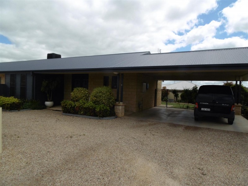 18 Vaucluse Place, Parkes NSW 2870