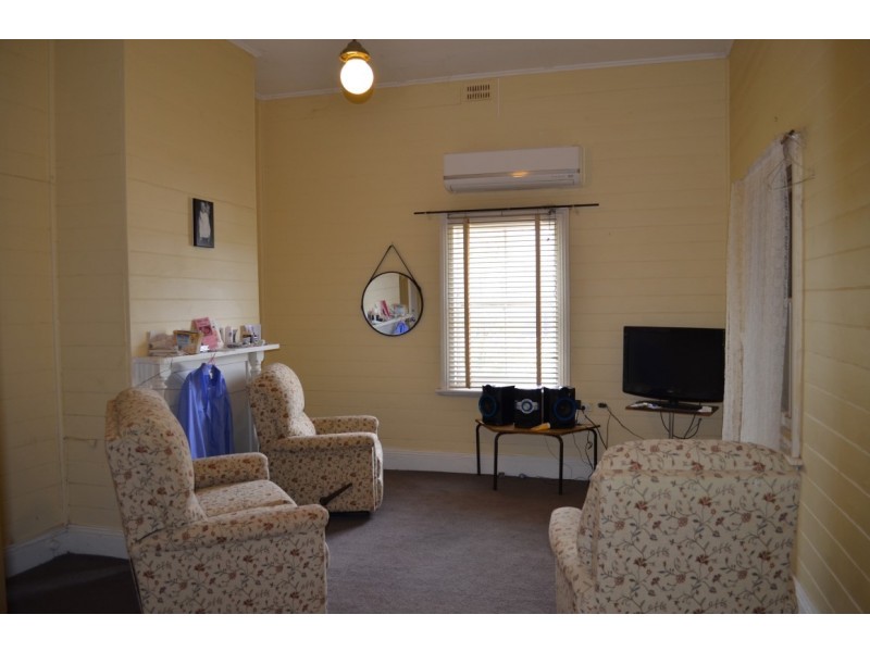 84 Orange Street, Condobolin NSW 2877