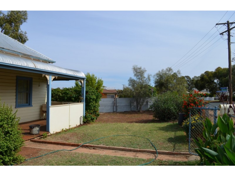84 Orange Street, Condobolin NSW 2877
