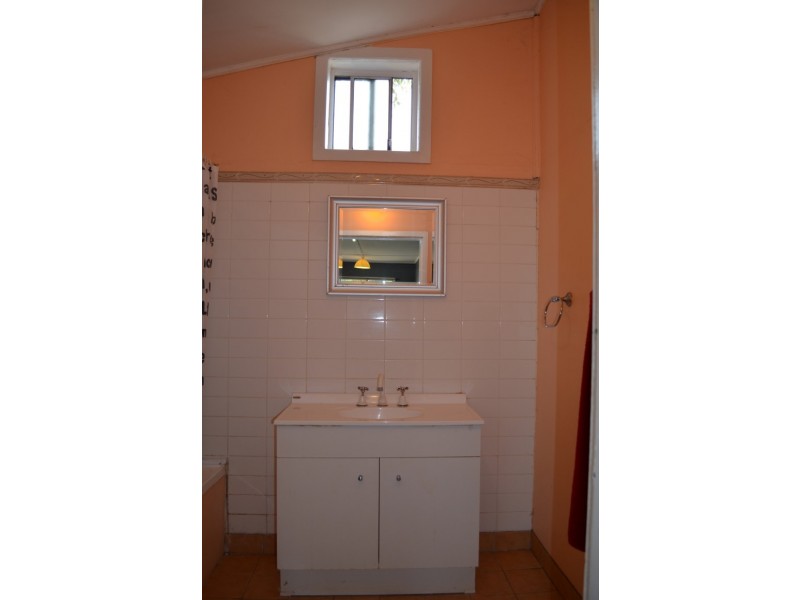 84 Orange Street, Condobolin NSW 2877