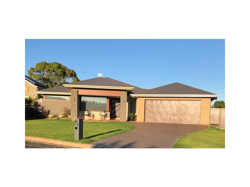12 Avoca Place, Parkes NSW 2870