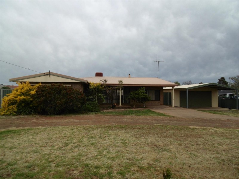 4 Best Street, Parkes NSW 2870